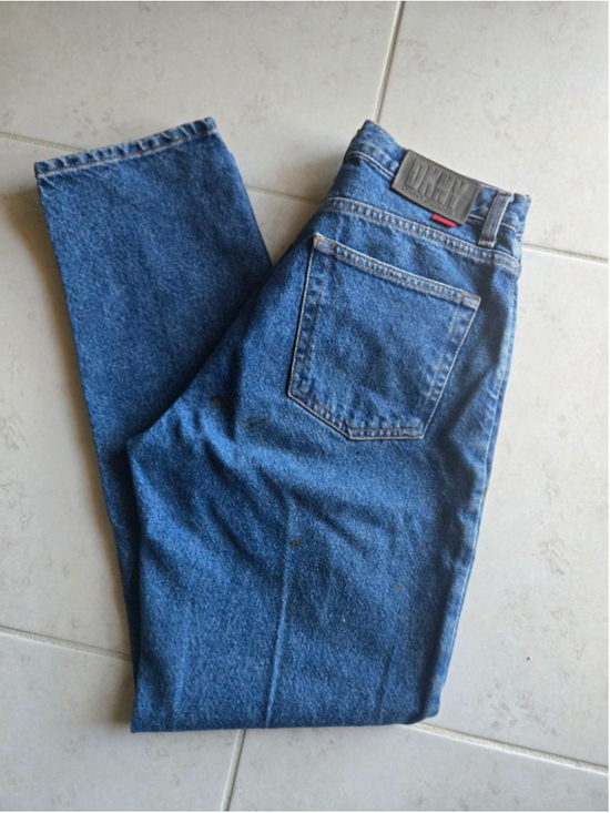 Dkny Denim - Vintage 90s DKNY High-Waisted Mom Jeans – Tapered Leg – Medium Wash. Size 10